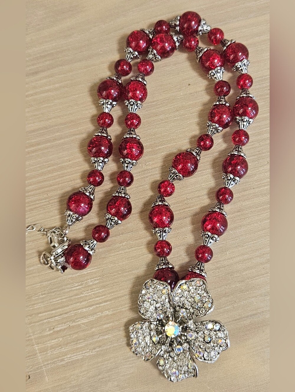 VINTAGE HANDMADE RED GLASS BEADED SILVER TONE CRYSTAL FLOWER PENDANT NECKLACE